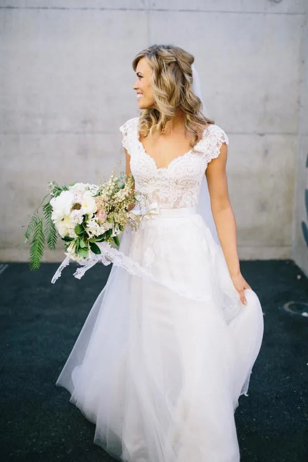 Romantic V-neck White Tulle Princess Wedding Dress Lace Bowknot