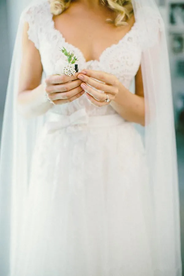 Romantic V-neck White Tulle Princess Wedding Dress Lace Bowknot