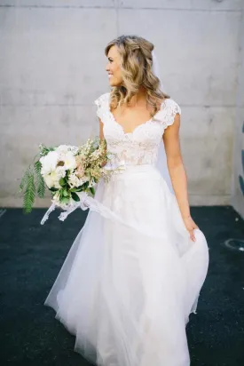 Romantic V-neck White Tulle Princess Wedding Dress Lace Bowknot